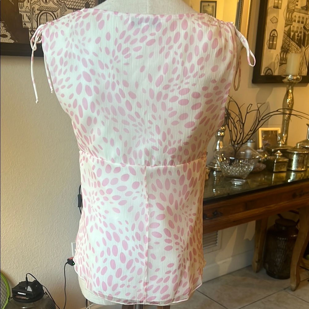 Trina Turk Pink Patterned Women's Sleeveless VNeck Button front Top - Picture 3 of 4